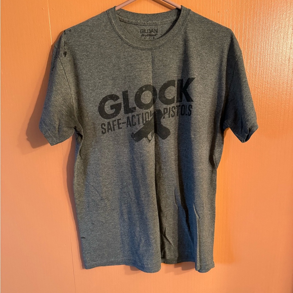 Gildan Glock Pistol Graphic T-Shirt Gray Men’s Medium Stains – See Photos